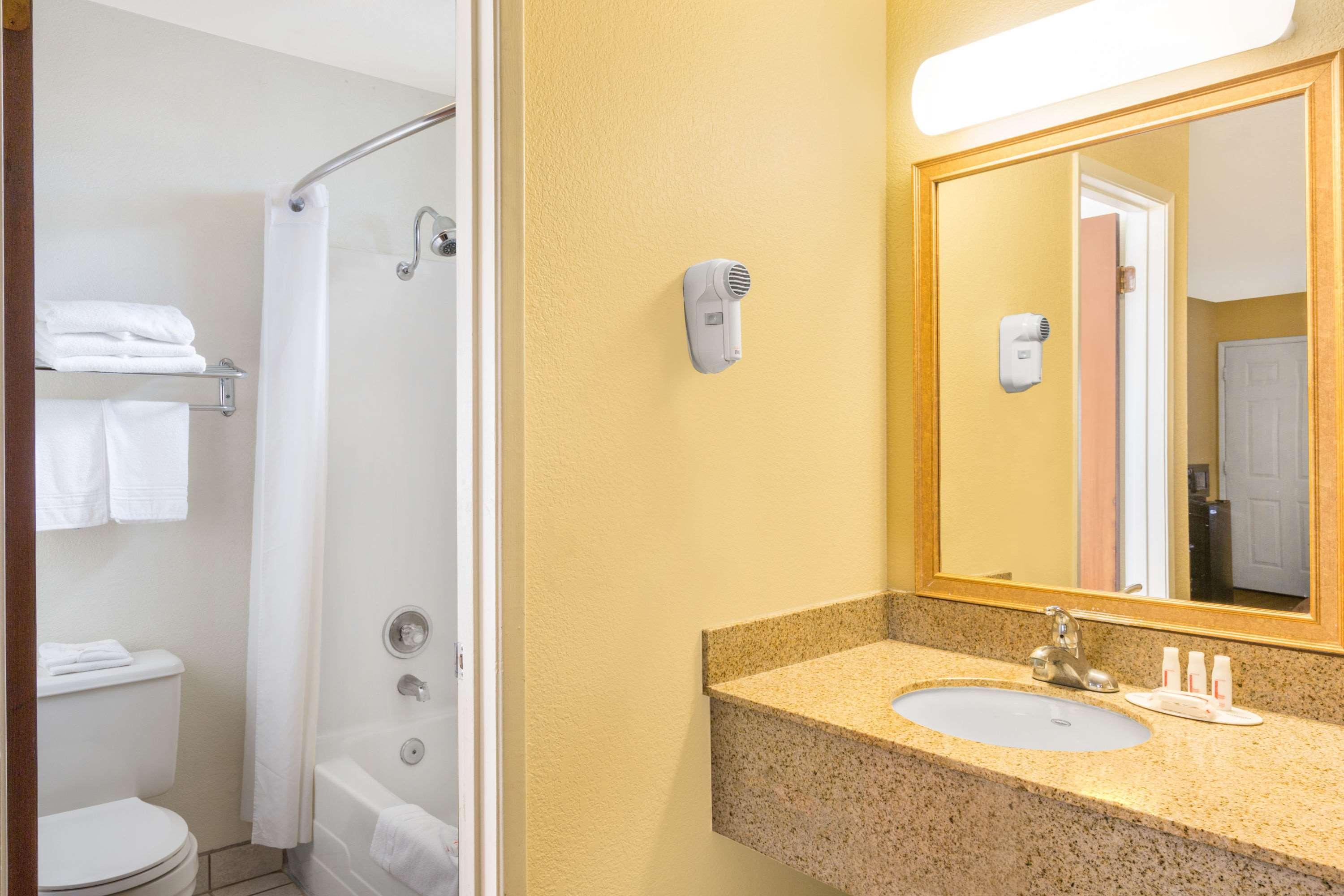 Motel Super 8 By Wyndham Corning Extérieur photo